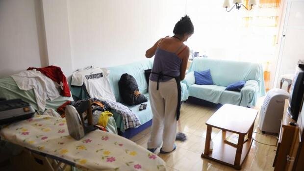 El coronavirus da la puntilla a las empleadas del hogar: más despidos y sin prestación por desempleo